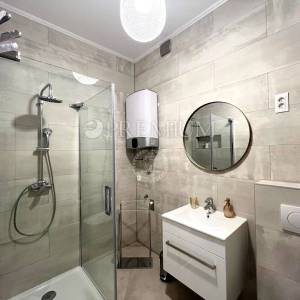 Malinska, apartman u prizemlju s vrtom i parkingom!