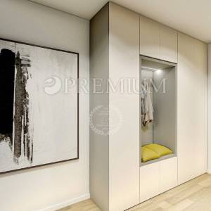 Malinska, kuća na prodaju s bazenom i pogledom na more!