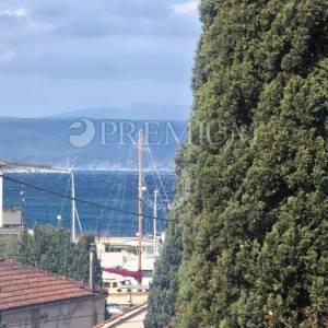 Malinska, kuća u samom centru, rijetkost u ponudi! 