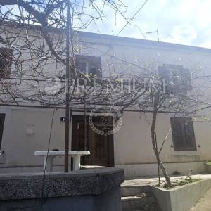 Malinska, kuća u samom centru, rijetkost u ponudi! 