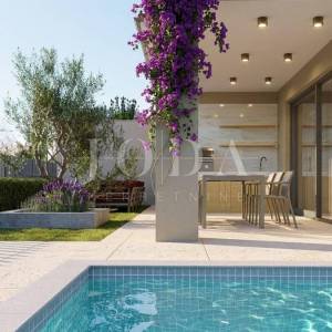 Malinska - novogradnja s bazenom i okućnicom