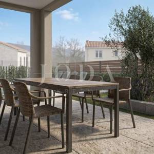 Malinska - novogradnja s bazenom i okućnicom