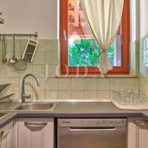 Marčana, Krnica, kuća s bazenom nedaleko mora