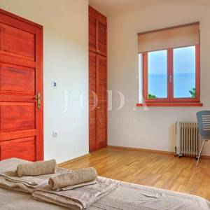 Marčana, Krnica, kuća s bazenom nedaleko mora