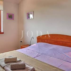 Marčana, Krnica, kuća s bazenom nedaleko mora