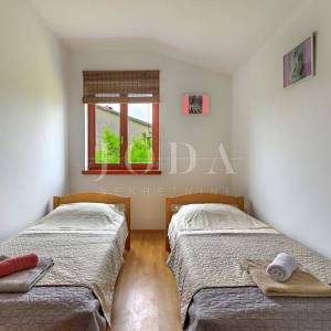 Marčana, Krnica, kuća s bazenom nedaleko mora