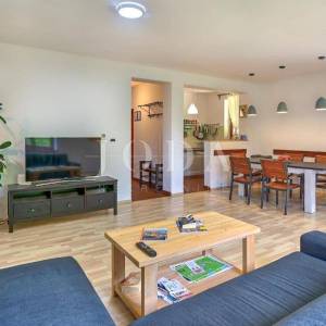 Marčana, Krnica, kuća s bazenom nedaleko mora