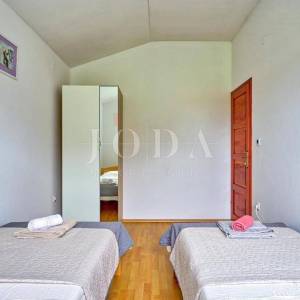 Marčana, Krnica, kuća s bazenom nedaleko mora