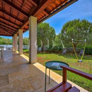 Marčana, Krnica, kuća s bazenom nedaleko mora