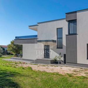 Marčana – suvremena obiteljska kuća s velikom okućnicom, novogradnja