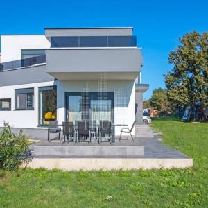 Marčana – suvremena obiteljska kuća s velikom okućnicom, novogradnja