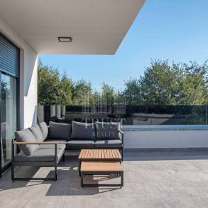 Marčana – suvremena obiteljska kuća s velikom okućnicom, novogradnja