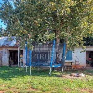 Marčana – suvremena obiteljska kuća s velikom okućnicom, novogradnja