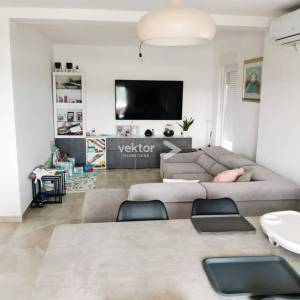 Marinići, 162m2, uređen 4-soban s dnevnim boravkom 