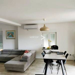 Marinići, 162m2, uređen 4-soban s dnevnim boravkom 