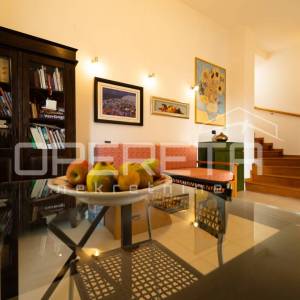 Martinkovac – Prostran dvoetažni stan s terasom, pogledom i 2 parkirna mjesta za