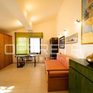 Martinkovac – Prostran dvoetažni stan s terasom, pogledom i 2 parkirna mjesta za