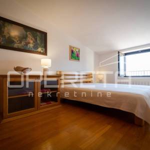 Martinkovac – Prostran dvoetažni stan s terasom, pogledom i 2 parkirna mjesta za