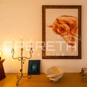 Martinkovac – Prostran dvoetažni stan s terasom, pogledom i 2 parkirna mjesta za