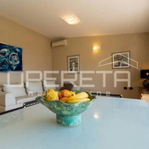 Martinkovac – Prostran dvoetažni stan s terasom, pogledom i 2 parkirna mjesta za