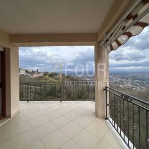 Matulji - Bregi, odličan stan od 127.71m2, terasa, zajednički bazen