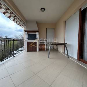 Matulji - Bregi, odličan stan od 127.71m2, terasa, zajednički bazen