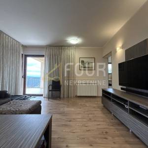 Matulji - Bregi, odličan stan od 127.71m2, terasa, zajednički bazen