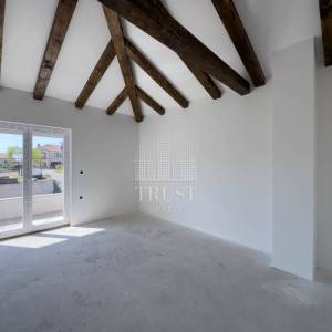 MATULJI, MUČIĆI - Novogradnja! Dvojna kuća s bazenom