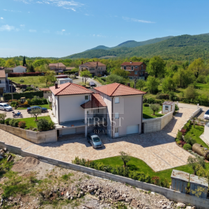 MATULJI, MUČIĆI - Novogradnja! Dvojna kuća s bazenom