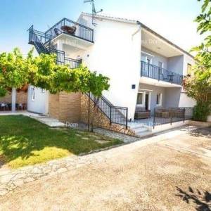 MEDULIN – KUĆA S 3 APARTMANA, ODLIČNA INVESTICIJA!