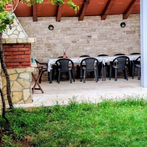 MEDULIN – KUĆA S 3 APARTMANA, ODLIČNA INVESTICIJA!