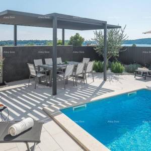 Medulin, Mukalba!Kuća s bazenom!