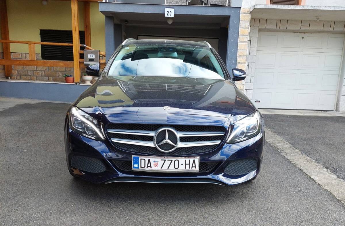Mercedes C220D, AVANGARDE, Burmester, 8xALU, krovni nosači,reg.10/2026