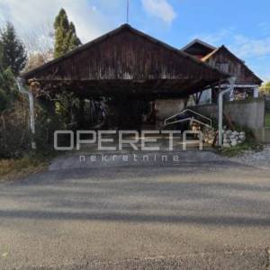 Mirna kuća u Vinici s velikim voćnjakom