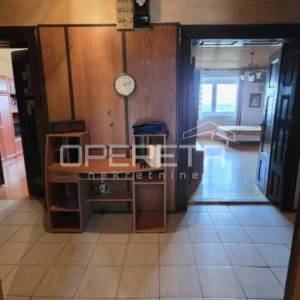 Mirna kuća u Vinici s velikim voćnjakom