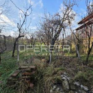 Mirna kuća u Vinici s velikim voćnjakom