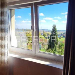 Mirna kuća u Vinici s velikim voćnjakom