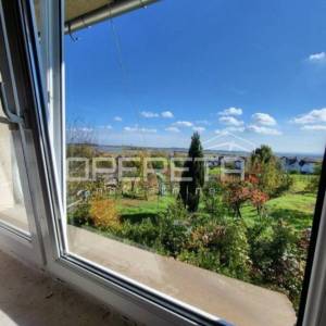 Mirna kuća u Vinici s velikim voćnjakom