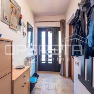 MIRNA ULICA, tri ODVOJENE STAMBENE CJELINE