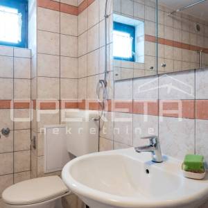 MIRNA ULICA, tri ODVOJENE STAMBENE CJELINE