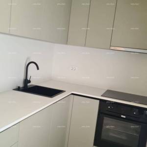 Moderan apartman s parkirnim mjestom i ostavom u bloku F, u blizini Umaga!