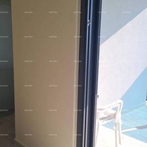 Moderan apartman s parkirnim mjestom i ostavom u bloku F, u blizini Umaga!