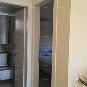 Moderan apartman s parkirnim mjestom i ostavom u bloku F, u blizini Umaga!