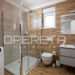 Moderan dom s vrtom i jacuzzijem – Dugoročni najam, Valdebek (Pula)