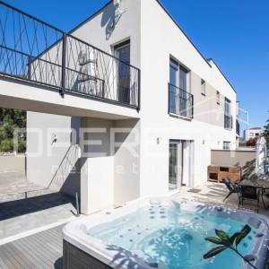 Moderan dom s vrtom i jacuzzijem – Dugoročni najam, Valdebek (Pula)