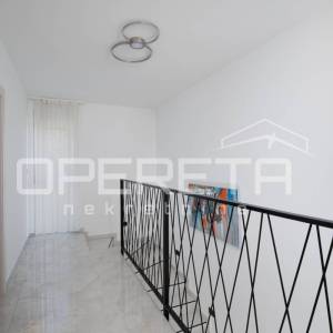 Moderan dom s vrtom i jacuzzijem – Dugoročni najam, Valdebek (Pula)