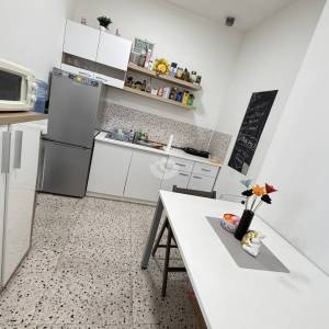 Moderan poslovni ulični prostor 131 m2, + 2 garaže, top lokacija,Špansko