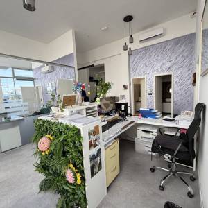 Moderan poslovni ulični prostor 131 m2, + 2 garaže, top lokacija,Špansko