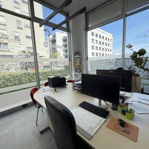 Moderan poslovni ulični prostor 131 m2, + 2 garaže, top lokacija,Špansko