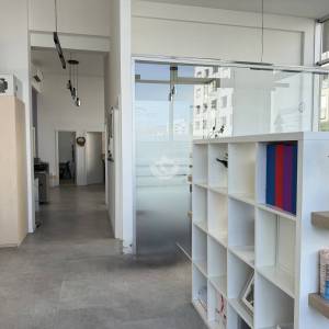 Moderan poslovni ulični prostor 131 m2, + 2 garaže, top lokacija,Špansko